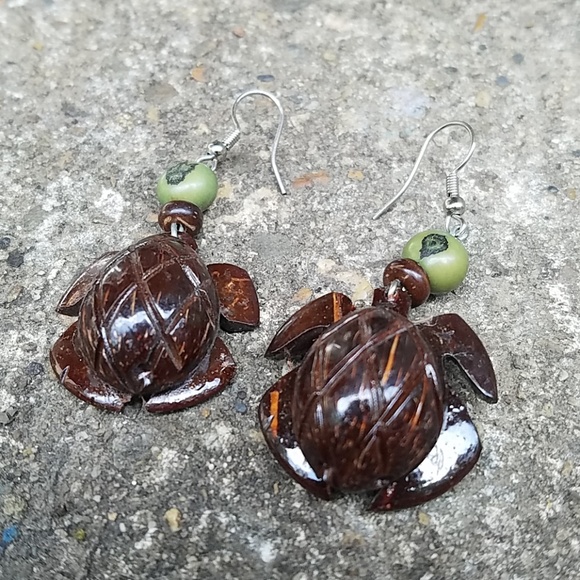 Wooden Turtle Earrings - Picture 3 of 4